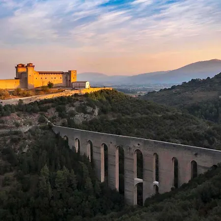 Locazione Turistica Lbs, , Spoleto Сasa de vacaciones *